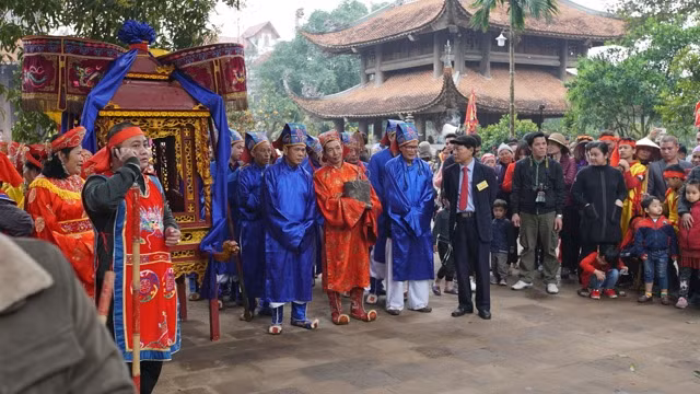 Làm lễ mời tại chùa Nôm. Làm lễ mời tại chùa Nôm.