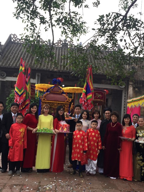 Con cháu trở về Làng Nôm tổ chức lễ lên lão cho các cụ trong dòng họ. Con cháu trở về Làng Nôm tổ chức lễ lên lão cho các cụ trong dòng họ.