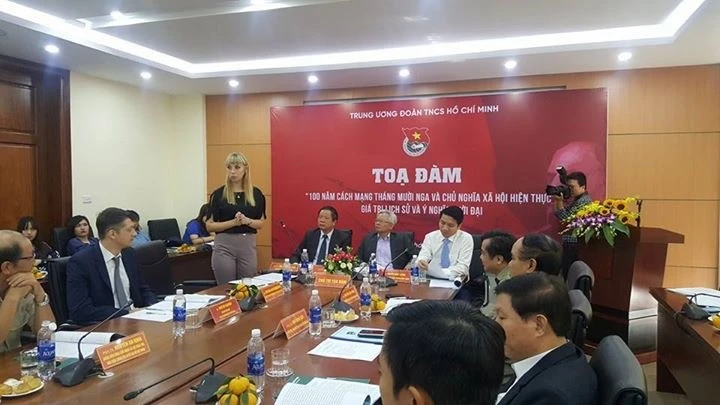 Buổi tọa đàm “100 năm Cách Mạng Tháng Mười Nga và Chủ nghĩa xã hội hiện thực - giá trị lịch sử và ý nghĩa thời đại”.