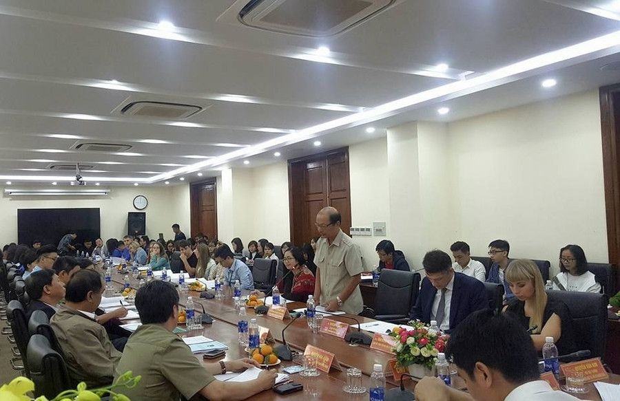 Các đại biểu tham gia tham luận Các đại biểu tham gia tham luận