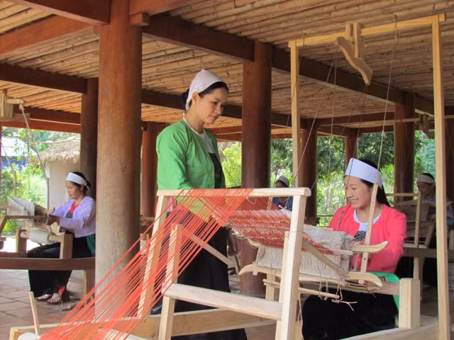 Cảnh trong phim: “ Giấc mơ thổ cẩm”