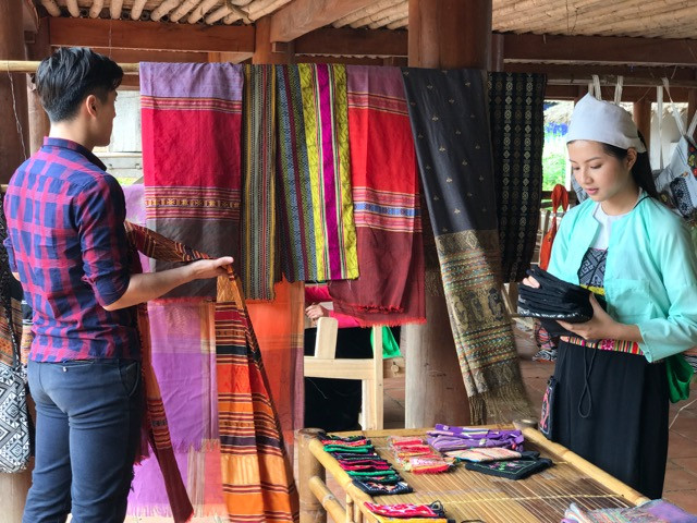 Cảnh trong phim: “ Giấc mơ thổ cẩm” Cảnh trong phim: “ Giấc mơ thổ cẩm”