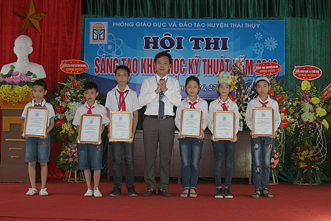 Phần thưởng cho những cá nhân xuất sắc của cuộc thi Phần thưởng cho những cá nhân xuất sắc của cuộc thi