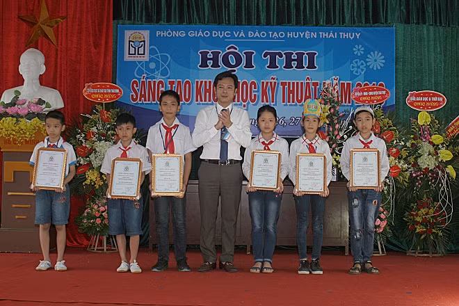 Phần thưởng cho những cá nhân xuất sắc của cuộc thi