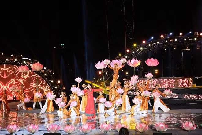 Một tiết mục văn nghệ trong buổi tổng duyệt cho đêm thi thứ hai của Lễ hội pháo hoa quốc tế Đà Nẵng 2018 – DIFF 2018