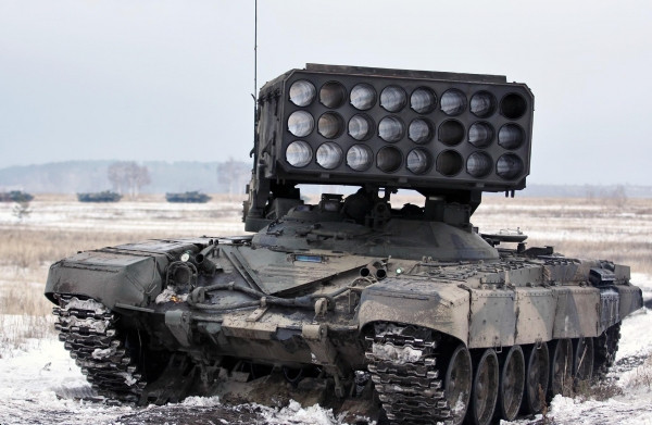 Dàn pháo phản lực trên thân xe tăng T-72A Dàn pháo phản lực trên thân xe tăng T-72A