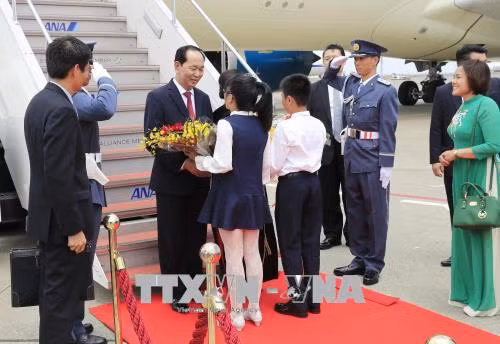 Lễ đón Chủ tịch nước Trần Đại Quang và Phu nhân tại sân bay Quốc tế Haneda, Thủ đô Tokyo, Nhật Bản. Ảnh: TTXVN