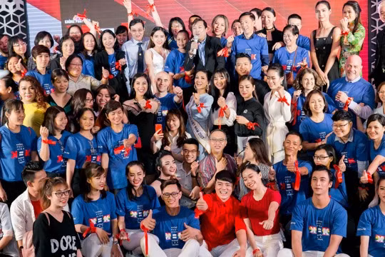 Hoa hậu H’Hen Niê cùng các người đẹp tại “Lễ phát động chiến dịch K=K”.