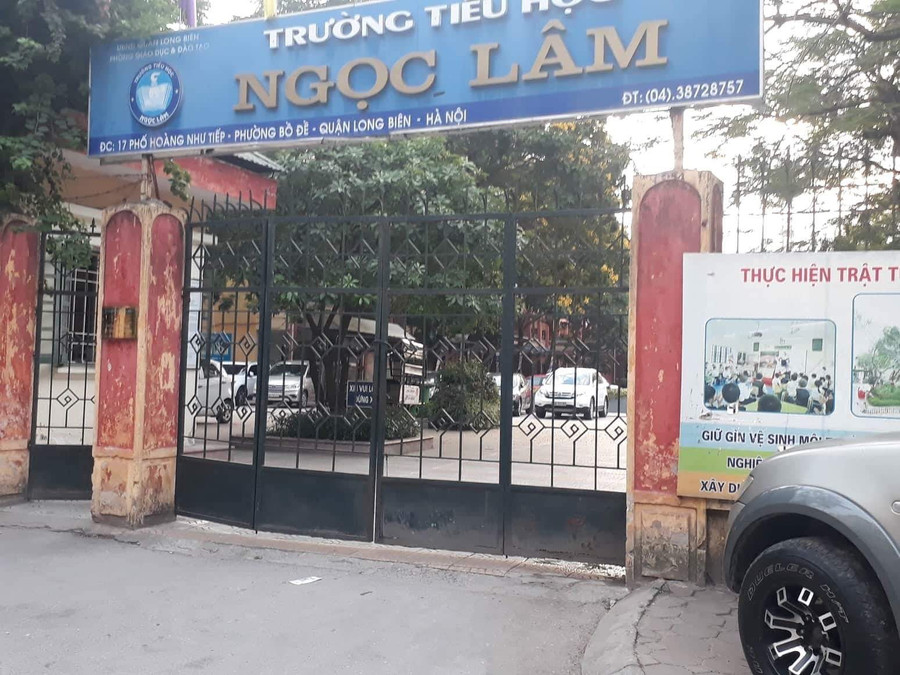 Ô tô để qua đêm trong sân trường