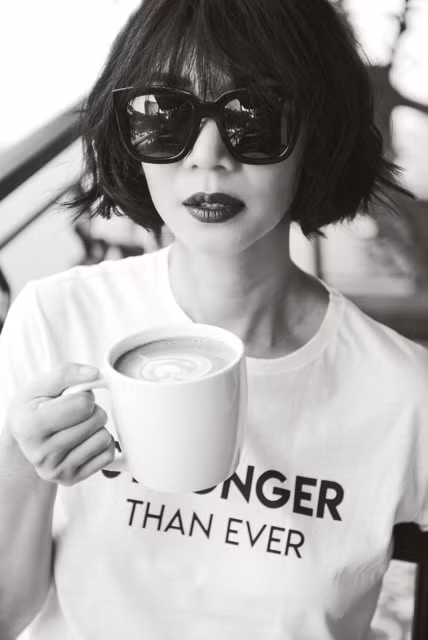 Xuân Lan trẻ trung, năng động trong trang phục áo thun. Xuân Lan trẻ trung, năng động trong trang phục áo thun.