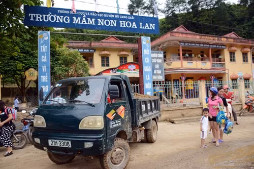 Trường Mầm non Hoa Lan đang tích cực hoàn thiện một số hạng mục, kịp đón trẻ đến trường vào ngày khai giảng.