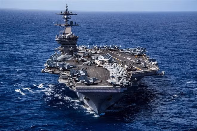 Tàu sân bay USS Carl Vinson hoạt động trên biển Guam.Ảnh: USPC