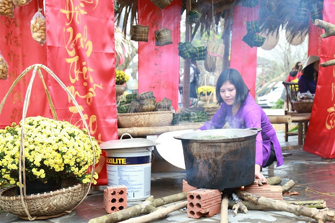 Hay là những thứ bánh chưng, gạo nếp, thịt lợn… để phục vụ những ngày tết. Hay là những thứ bánh chưng, gạo nếp, thịt lợn… để phục vụ những ngày tết.