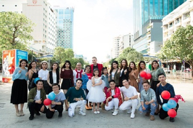 Kyo – Ju Uyên Nhi- Bảo Ngọc – Bảo Nghi cùng ekip thực hiện MV “ Happy New Year”