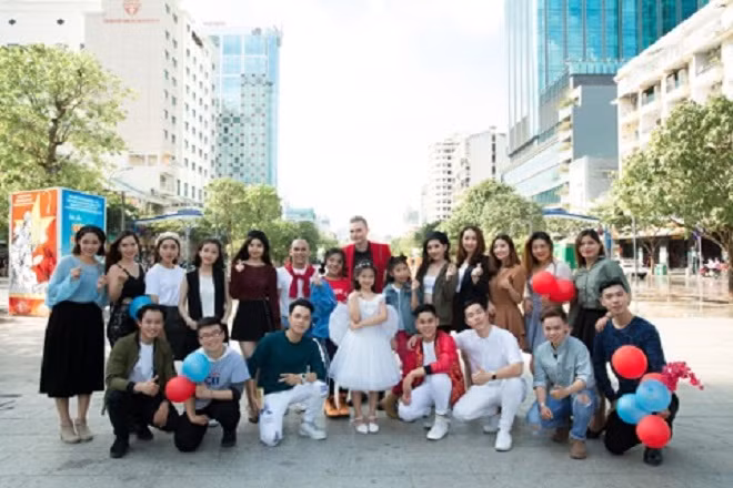 Kyo – Ju Uyên Nhi- Bảo Ngọc – Bảo Nghi cùng ekip thực hiện MV “ Happy New Year” Kyo – Ju Uyên Nhi- Bảo Ngọc – Bảo Nghi cùng ekip thực hiện MV “ Happy New Year”