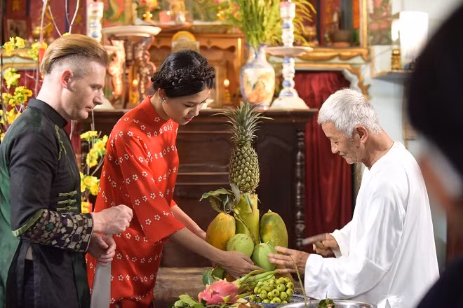 Kyo cùng Á hậu Thanh Tú đi tìm “Nét Vệt trong tục chưng mâm ngũ quả ngày tết” chương trình “Hành trình Văn hoá Việt” Kyo cùng Á hậu Thanh Tú đi tìm “Nét Vệt trong tục chưng mâm ngũ quả ngày tết” chương trình “Hành trình Văn hoá Việt”