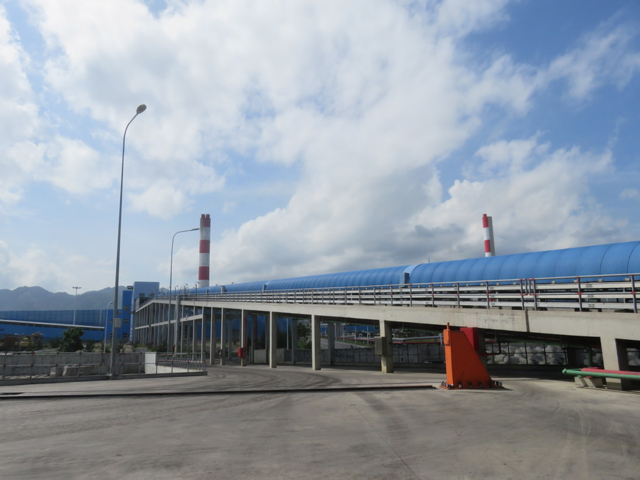 Băng tải chuyển than từ cảng vào nhà máy