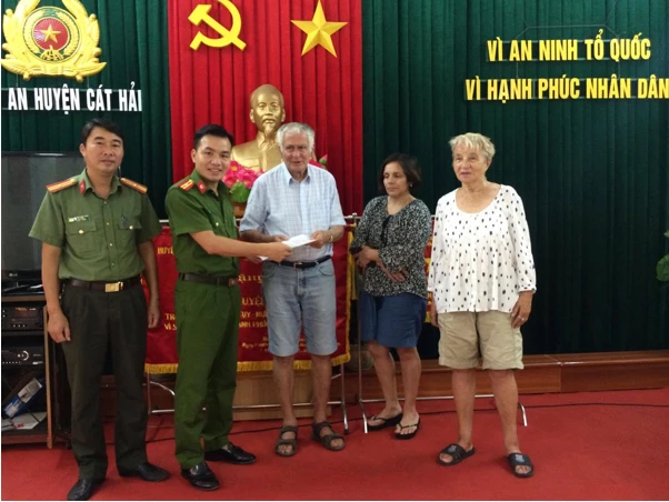 Ông Werner Gunter Doblies và gia đình đến cảm ơn và gửi thư cảm ơn đến Công an TP Hải Phòng.