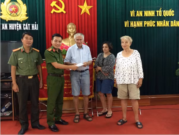 Ông Werner Gunter Doblies và gia đình đến cảm ơn và gửi thư cảm ơn đến Công an TP Hải Phòng.