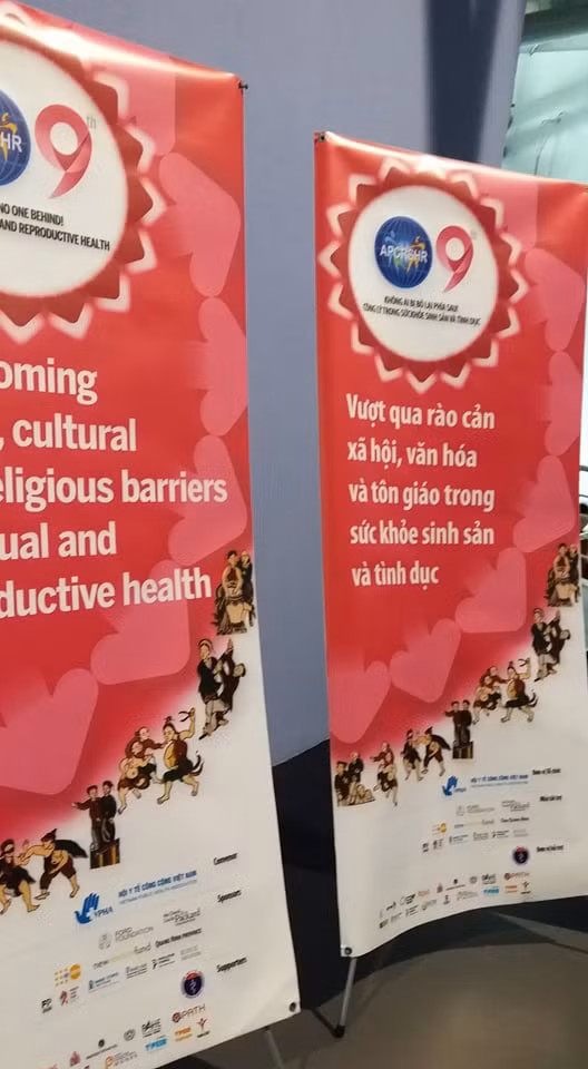 Không chỉ các bài trình bày tại các phiên chính mà còn nhiều áp phích được giới thiệu tại Hội nghị