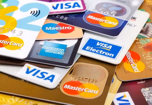 Người tiêu dùng cần thận trọng, tìm hiểu kỹ các điều khoản trước khi ký kết hợp đồng tín dụng. Ảnh minh họa