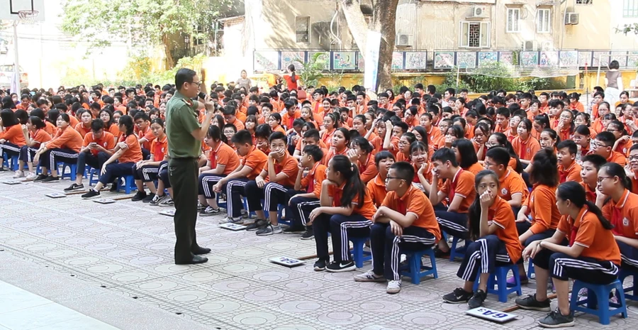 Buổi học ngoại khóa của Trường Trung học cơ sở Nguyễn Trãi quận Ba Đình, thành phố Hà Nội 