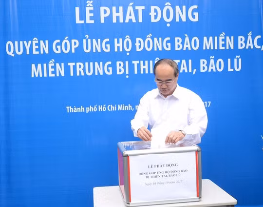 Ủy viên Bộ Chính trị, Bí thư Thành ủy TP HCM Nguyễn Thiện Nhân phát động quyên góp ủng hộ đồng bào bị thiên tai, bão lũ