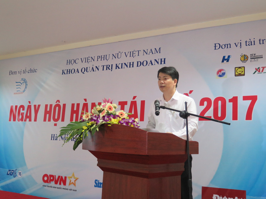 Giám đốc Trần Quang Tiến phát biểu tại lễ khai mạc