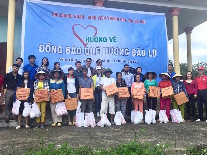 Hơn 1.200 suất quà cho bà con vùng lũ ở 3 huyện 3 huyện Yên Định, Thọ Xuân, Vĩnh Lộc (tỉnh Thanh Hóa). Hơn 1.200 suất quà cho bà con vùng lũ ở 3 huyện 3 huyện Yên Định, Thọ Xuân, Vĩnh Lộc (tỉnh Thanh Hóa).