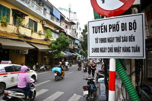 Từ hôm nay 13/10, Hà Nội cấm ô tô hàng loạt phố quanh tuyến phố đi bộ