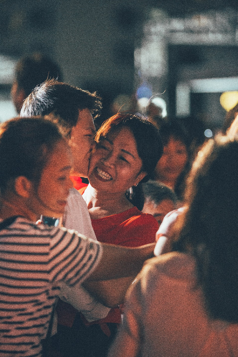 Những nụ cười khi cảm nhận được tình cảm từ phía người con Những nụ cười khi cảm nhận được tình cảm từ phía người con