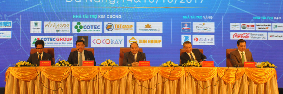 Thủ tướng Nguyễn Xuân Phúc tham dự và chủ trì điều hành Diễn đàn Đầu tư Đà Nằng năm 2017.