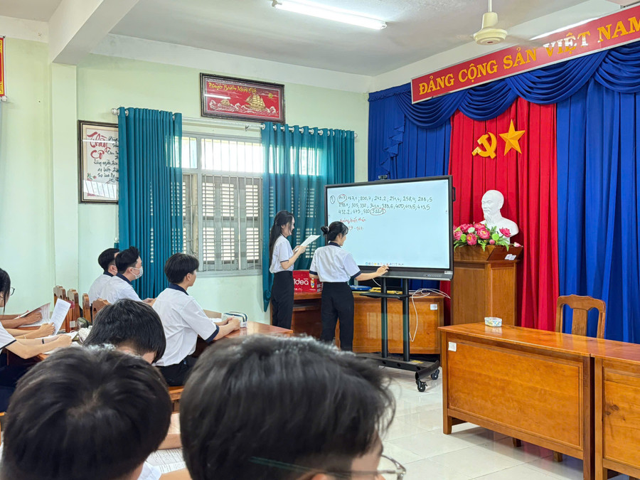 Giờ học tại Trường THPT Nguyễn Huệ (Vĩnh Long).