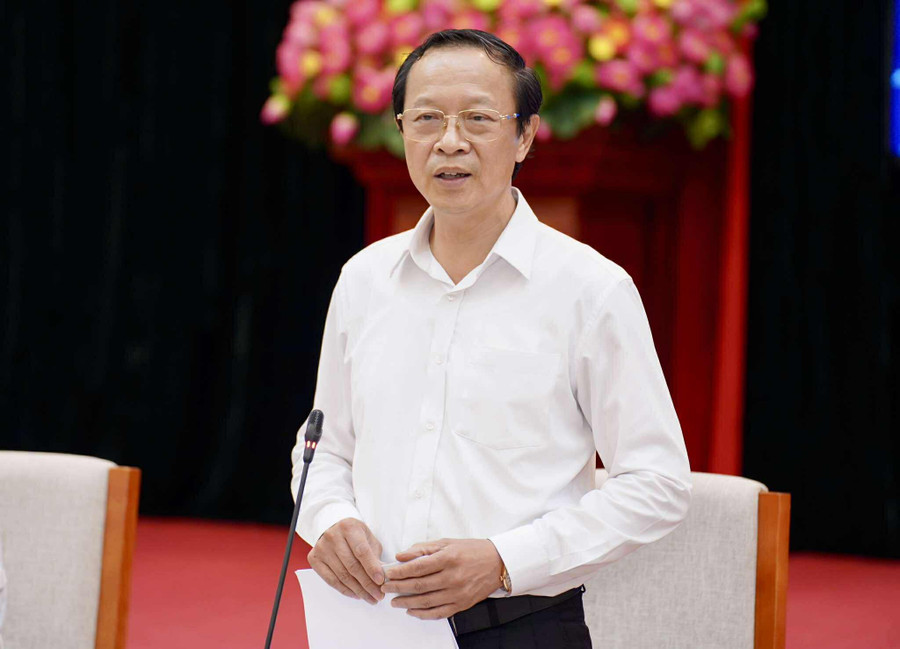 Thứ trưởng Bộ GD&ĐT Phạm Ngọc Thưởng chủ trì họp báo. thu-truong-1.jpg