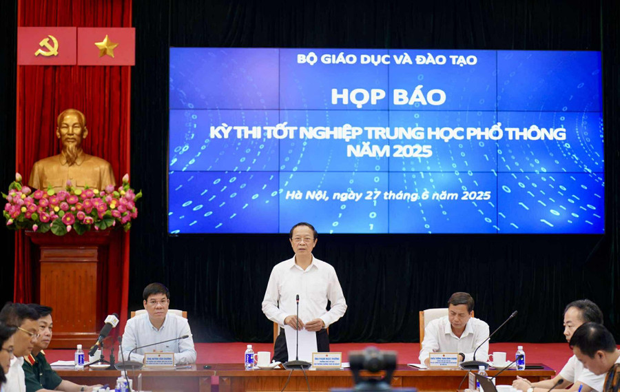 Quang cảnh họp báo.