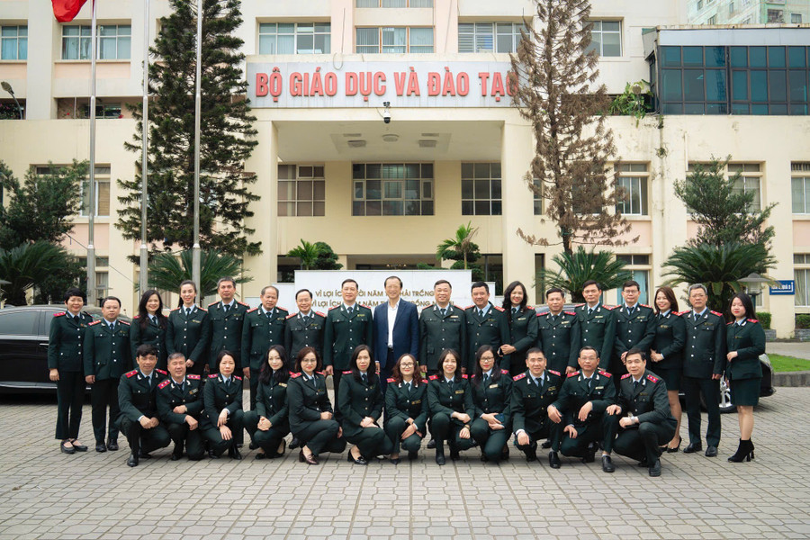 Thứ trưởng Bộ GD&ĐT Phạm Ngọc Thưởng và cán bộ, công chức Thanh tra Bộ GD&ĐT. 8358eaed-2c7d-47b6-ab92-85b8bff26d8b.jpg
