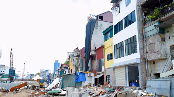Nhìn từ trên cao, khu vực nằm giữa đường Vành đai 1 đang thi công và đường La Thành sẽ sớm được giải tỏa để thực hiện dự án.