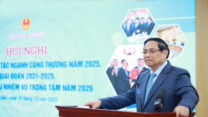 Thủ tướng Phạm Minh Chính phát biểu chỉ đạo Hội nghị triển khai nhiệm vụ trọng tâm năm 2026 ngành công thương. (Ảnh: Dương Giang/TTXVN)