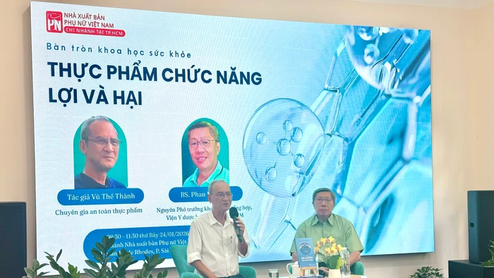 Bàn tròn khoa học sức khỏe "Thực phẩm chức năng - Lợi và hại". Ảnh: Thuỳ Linh.