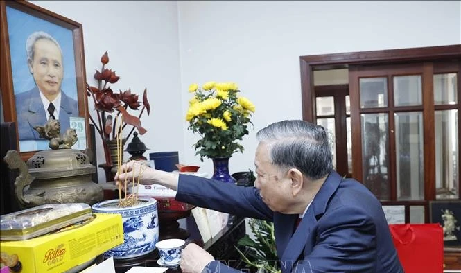 Tổng Bí thư Tô Lâm tới dâng hương tưởng niệm cố Thủ tướng Phạm Văn Đồng. Ảnh: Thống Nhất/TTXVN