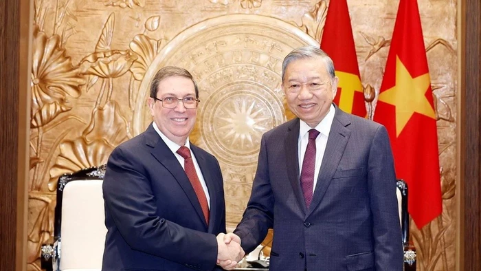 Tổng Bí thư Tô Lâm tiếp thân mật đồng chí Bruno Rodríguez Parrilla, Đặc phái viên Đảng Cộng sản Cuba, Nhà nước Cộng hòa Cuba, Ủy viên Bộ Chính trị, Bộ trưởng Ngoại giao Cuba. (Ảnh: Thống Nhất/TTXVN)