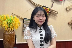 Lô Thị Na Ni, học sinh lớp 12A5, Trường THPT DTNT tỉnh Nghệ An giành được 29,5 điểm khối C00