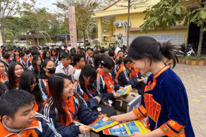 Đề xuất xóa bỏ khói thuốc ở nơi công cộng, trường học