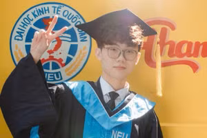 Trịnh Xuân Hiểu Minh – thủ khoa đầu ra ngành Quản trị Kinh doanh Quốc tế, ĐH Kinh tế Quốc dân.