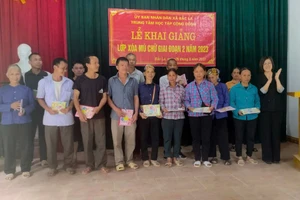 Lớp xoá mù chữ chữ ở Lạng Sơn chủ yếu là người đang tuổi lao động.