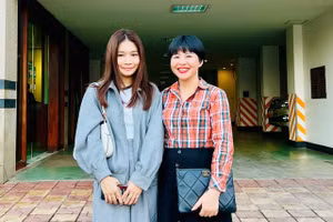 PGS.TS Đặng Thị Thanh Lê cùng Chindalath Inthilat. Ảnh NVCC.