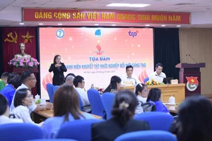 Quang cảnh buổi toạ đàm.
