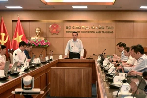 Quang cảnh cuộc họp.