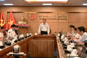 Quang cảnh cuộc họp.