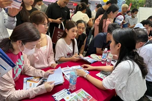 Học viện Ngân hàng tư vấn tuyển sinh.